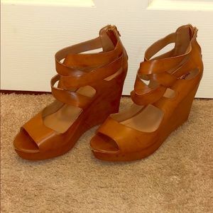 Cognac wedge